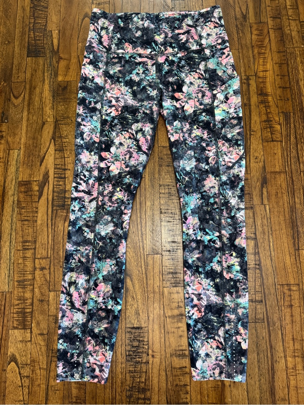 Lululemon Colorful Pattern Leggings with Pockets Size 6